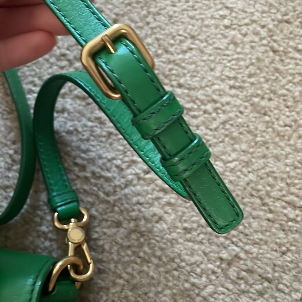 Marc Jacobs Emerald Green Leather Crossbody Bag with Gold Hardware - Picture 7 of 10